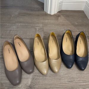 Trotters Women's Flats - Gray, Tan, and Navy Blue